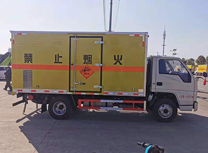 黄州爆破器材运输车工人安全操作规范与智能技术保障